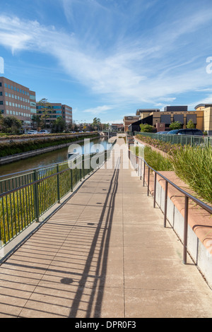 Le Woodlands Waterway au Woodlands Mall dans le centre-ville de Woodlands. Banque D'Images