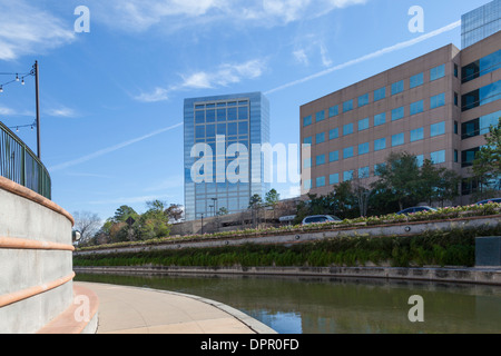 La voie navigable de Woodlands à la galerie marchande de Woodlands dans le centre-ville de Woodlands, The Woodlands, Texas. Banque D'Images