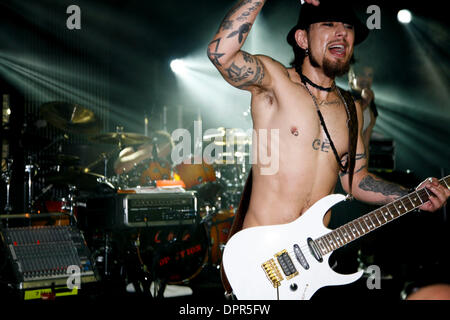 Mar 20, 2009 - Austin, Texas - Le guitariste Dave Navarro de Jane's Addiction' 'l'exécution à la Playboy partie lors de SXSW 2009 - Jour 3. (Crédit Image : © Aviv petit/ZUMA Press) Banque D'Images