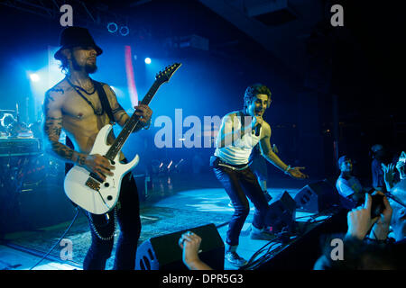 Mar 20, 2009 - Austin, Texas - le chanteur Perry Farrell et le guitariste Dave Navarro de Jane's Addiction' 'l'exécution à la Playboy partie lors de SXSW 2009 - Jour 3. (Crédit Image : © Aviv petit/ZUMA Press) Banque D'Images