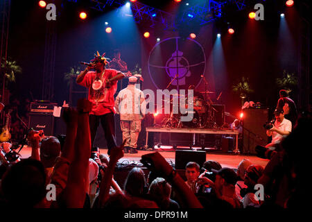 Apr 19, 2009 - Indio, California, USA - chanteurs de Rap et Chuck D de PUBLIC ENEMY AROMATISÉ SAVEUR effectue live (crédit Image : © Jason Murray/A-Frame/ZUMAPRESS.com) Banque D'Images