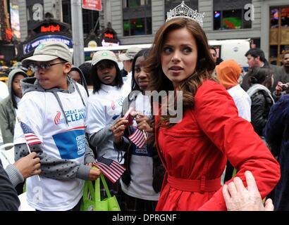 Apr 22, 2009 - Manhattan, New York, USA - Miss America 2009 KATIE STAM se joint à la ville de New York dans un 'Livre vert commence ici" au cours de la National Great American Cleanup la célébration de la Journée de la Terre à Times Square. (Crédit Image : Â© Bryan Smith/ZUMA Press) RESTRICTIONS : * New York * hors droits Journaux Banque D'Images