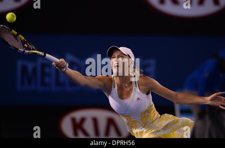 Melbourne. 16 janvier, 2014. Caroline Wozniacki du Danemark joue un shot au cours de ses dames en match contre Christina McHale de l'US sur le quatrième jour du tournoi de tennis Open d'Australie 2014 à Melbourne le 16 janvier 2014. Caroline Wozniacki a gagné 2-1. Jundong Crédit : Li/Xinhua/Alamy Live News Banque D'Images