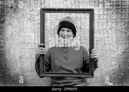 Jan 24, 2009 - Valea plopului, Roumanie - il y a quelque 100 000 enfants placés dans les orphelinats de la Roumanie. Les enfants ont été placés dans des orphelinats pour de nombreuses raisons, mais la plupart se blâmer le anti-avortement ont des enfants et la nécessité des lois. Ceausescu a exigé que les femmes ont 5 enfants par l'âge de 45 ans avant qu'il leur permettrait de contraception ou l'avortement. Duri Banque D'Images