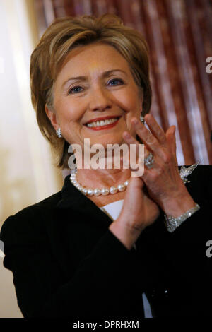 Feb 02, 2009 - Washington, District de Columbia, Etats-Unis - Hillary Clinton est assermenté à titre de 67e Secrétaire d'État des États-Unis. (Crédit Image : © James Berglie/ZUMA Press) Banque D'Images