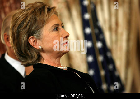 Feb 02, 2009 - Washington, District de Columbia, Etats-Unis - Hillary Clinton lors de sa prestation de serment en tant que 67e Secrétaire d'État des États-Unis. (Crédit Image : © James Berglie/ZUMA Press) Banque D'Images