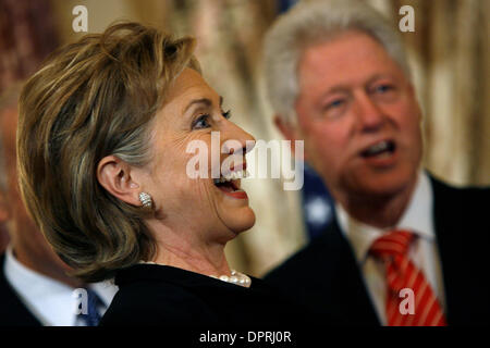 Feb 02, 2009 - Washington, District de Columbia, Etats-Unis - Hillary Clinton lors de sa prestation de serment en tant que 67e Secrétaire d'État des États-Unis. (Crédit Image : © James Berglie/ZUMA Press) Banque D'Images