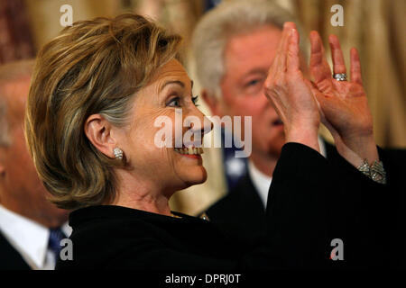 Feb 02, 2009 - Washington, District de Columbia, Etats-Unis - Hillary Clinton lors de sa prestation de serment en tant que 67e Secrétaire d'État des États-Unis. (Crédit Image : © James Berglie/ZUMA Press) Banque D'Images