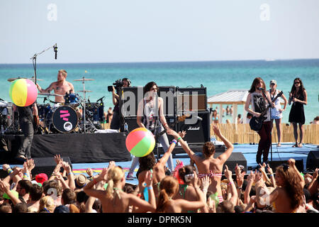 Mar 17, 2009 - Panama City Beach, Floride, USA - "Parabellum" effectuant à MTV Spring Break 2009 show à Panama City Beach, en Floride. TYSON RITTER, NICK WHEELER, MIKE KENNERTY ET CHRIS GAYLOR. (Crédit Image : © Shane Babin/ZUMA Press) Banque D'Images