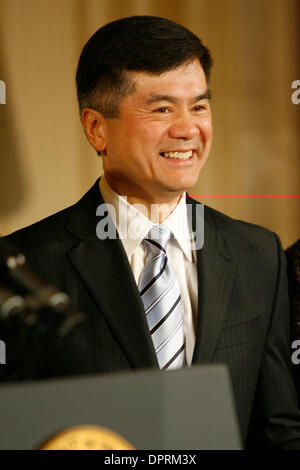 01 mai 2009 - Washington, District de Columbia, Etats-Unis - le secrétaire au Commerce, GARY LOCKE dans l'east room de la Maison Blanche. Le président Obama a tenu une cérémonie pour secrétaire au Commerce GARY LOCKE, et US Health and Human Services Secrétaire Sebelius. (Crédit Image : © James Berglie/ZUMA Press) Banque D'Images