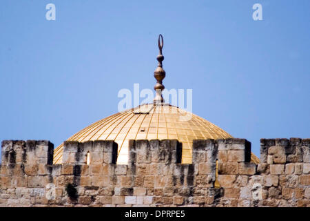 Dec 31, 2008 - Jérusalem, Israël - Le mur de Jerusalems Vieille Ville et le dôme doré. (Crédit Image : © Rafael Ben-Ari/Caméléons Eye/ZUMA Press) Banque D'Images