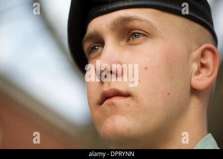 26 février 2009 - Joint Base Myer-Henderson Hall, Virginia, États-Unis - le soldat de première classe Donald Williams est membre d'une équipe de cercueil dans la compagnie C 1-3 Infantry. .(Image Crédit : © Kate Burgess/ZUMAPRESS.com) Karwan Banque D'Images