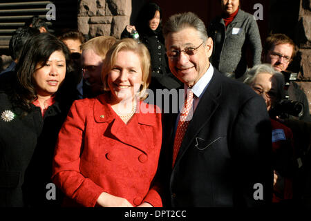 Défilé du Nouvel An Luna dans Chinatown , Manhattan , NEW YORK CITY.dragon traditionnel danseurs et flotte sur les rues de .Chinatown. Les politiciens ont marché aussi .dans la parade. Le nouveau sénateur Gillibrand Kristen était également là .02-01-2009.Photo par Bruce Cotler-Globe inc., Photos.K60958BCO.Conseiller Sheldon Silver avec le sénateur Kirsten Gillibrand (crédit Image : © Bruce Cotle Banque D'Images