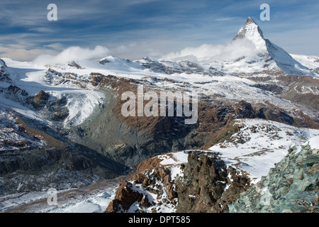 Matterhorn ou Monte Cervino, 4 478 mètres, 14 690 ft vu à travers le glacier du Gorner, Gornergletsche, du Gornergrat Suisse Banque D'Images