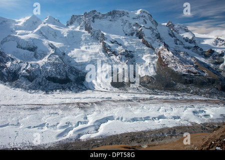 Le glacier du Gorner ou Gornergletscher ci-dessous le Cervin - deuxième plus grand glacier des Alpes. La Suisse. Banque D'Images