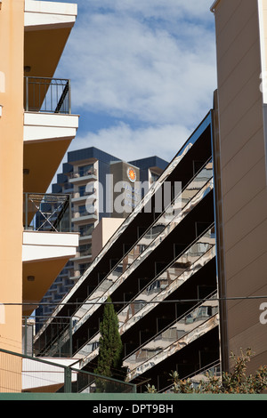 Benidorm, Costa Blanca, Espagne. abstraite de balcons et sandos hotel Banque D'Images