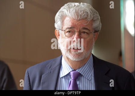 Singapour. 16 janvier, 2014. George Lucas cinéaste assiste à l'ouverture de Lucasfilm Animation du nouveau site de production, le Sandcrawler à Singapour, 16 janvier 2014. Credit : Puis Chih Wey/Xinhua/Alamy Live News Banque D'Images