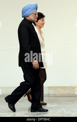 New Delhi, Inde. 16 janvier, 2014. Le Premier Ministre indien Manmohan Singh (L) promenades avec le président sud-coréen Park Geun-hye avant une réunion à New Delhi, à New Delhi, Inde, le 16 janvier 2014. Credit : Partha Sarkar/Xinhua/Alamy Live News Banque D'Images