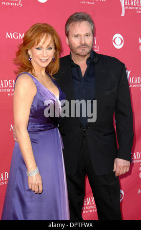 44Th Annual Academy of Country Music Awards au MGM Grand Garden Arena de Las Vegas, NV 04-05-2009 Photo de Scott Kirkland-Globe 2009 @ Photos......Reba Mcentire et mari NARVEL BLACKSTOCK.K61495SK (crédit Image : © Scott Kirkland/Globe Photos/ZUMAPRESS.com) Banque D'Images