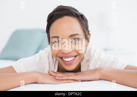 Close-up of a young woman resting in bed Banque D'Images