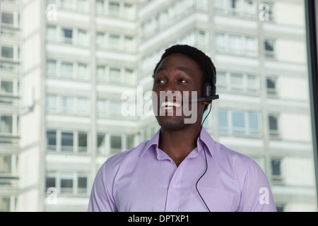 Businessman wearing telephone headset Banque D'Images