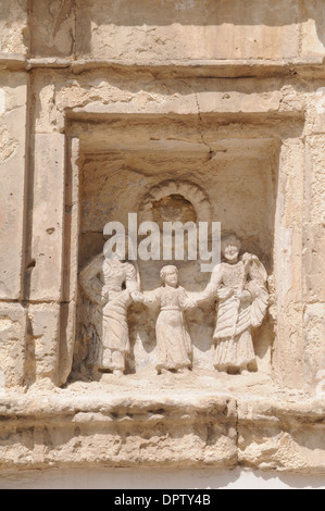 La sculpture sur pierre d'une icône religieuse dans Ragusa Ibla, la ville baroque inscrite au patrimoine mondial de l'UNESCO Banque D'Images