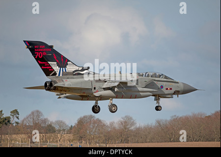 Lossiemouth le GR4 GR4 Tornade le sportif 617 Sqn queue Dambusters marquages. 9233 SCO Banque D'Images