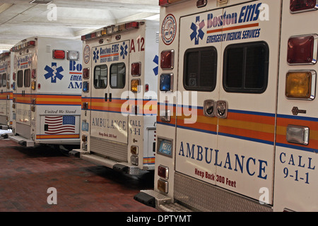 Entrée d'urgence ambulances avec Boston Medical Center (Hôpital-Ville) Banque D'Images