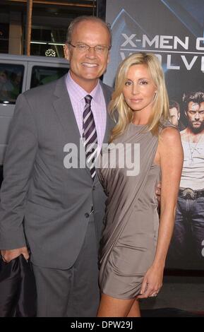 Apr 28, 2009 - Los Angeles, Californie, USA - l'Acteur Kelsey Grammer et épouse Camille à la 'X-Men Origins : Wolverine' Los Angeles Premiere tenue au Grauman's Chinese Theatre. (Crédit Image : Â© Paul Fenton/ZUMA Press) Banque D'Images