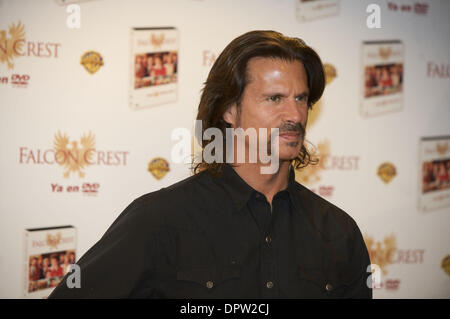 Apr 29, 2009 - Madrid, Espagne - Acteur LORENZO LAMAS présente 'Falcon Crest' première saison DVD à Lavinia store le 29 avril 2009 à Madrid, Espagne. (Crédit Image : © Jose Perez/Gegundez ZUMA Press) Banque D'Images