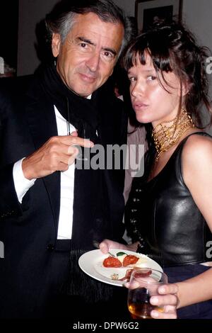 Francesco Clemente's dîner privé partie.à son loft de NoHo, New York 05-02-2009.Photo par Hartman-Globe Inc., Rose Photos Â© 2009.BERNARD LEVY et PAZ DE LA HUERTA.******* EXCLUSIF.K61779RHART (crédit Image : © Globe Photos/ZUMAPRESS.com) Banque D'Images