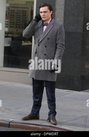 Feb 25, 2009 - New York, NY, USA - Ed Westwick sur le tournage de 'Gossip Girl' dans la ville de New York. (Crédit Image : © Dan Herrick/ZUMA Press) Banque D'Images