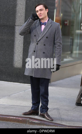 Feb 25, 2009 - New York, NY, USA - Ed Westwick sur le tournage de 'Gossip Girl' dans la ville de New York. (Crédit Image : © Dan Herrick/ZUMA Press) Banque D'Images