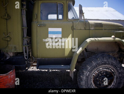 Apr 30, 2009 - Sharana, Afghanistan - un camion, à la base d'opérations avancée Rushmore dans la providence de Paktika en Afghanistan. (Crédit Image : © John Goodman/ZUMA Press) Banque D'Images