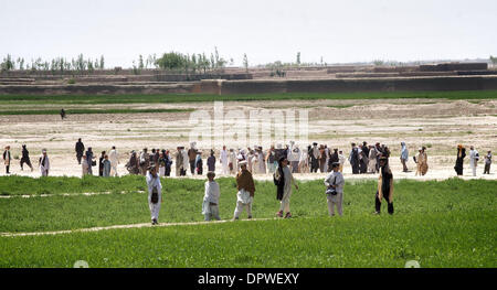 Apr 30, 2009 - Sharana, Afghanistan - Les mâles quittent une école religieuse près de Sharana Paktika dans la providence de l'Afghanistan (crédit Image : © John Goodman/ZUMA Press) Banque D'Images