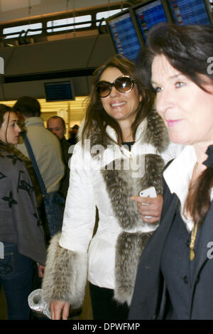 Berlin, Allemagne. 16 janvier, 2014. Elizabeth (Liz) Hurley arrive à Berlin Airport Tegel de Mercedes-Benz Fashion Week de Berlin. Dpa : Crédit photo alliance/Alamy Live News Banque D'Images