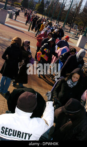 Jan 20, 2009 - Atlanta, Georgia, United States - écran de sécurité visiteurs à la 56e manifestation d'investiture présidentielle au Parc du Centenaire en Géorgie. (Crédit Image : © Timothy L. Hale/ZUMA Press) Banque D'Images