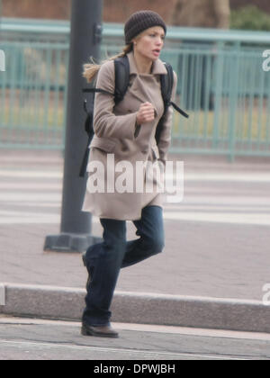 Mar 06, 2009 - New York, NY, USA - ANGELINA JOLIE films 'Salt' à Washington DC à l'Enfant Plaza. (Crédit Image : © Dan Herrick/ZUMA Press) Banque D'Images