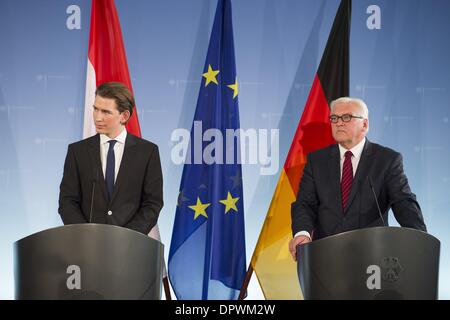 Berlin, Allemagne. 15 Jan, 2014. Le ministre des Affaires étrangères Steinmeier rencontre ses homologues de l'Autriche, Sebastian Kurz, la conversation dans le bureau à l'étranger. Les pourparlers sont la diversité des relations bilatérales, le développement de l'Union européenne et les questions internationales. Credit : Goncalo Silva/NurPhoto ZUMAPRESS.com/Alamy/Live News Banque D'Images