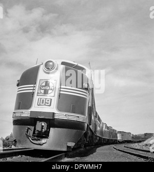 Atchison, Topeka and Santa Fe Railway, EMD FT diesel-électrique de train de fret entre Winslow et Seligman, Arizona 1943 Banque D'Images