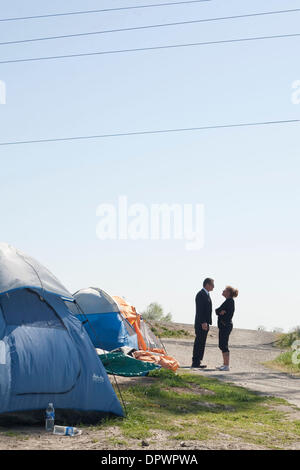 Mar 30, 2009 - Sacramento, Californie, États-Unis - tout au long du camp, il y a des couples mariés, partenaires, copains et copines. Ces conditions de vie ne sont pas toujours des relations d'aide de l'expansion, c'est stressant et exigeant. (Crédit Image : © André Hermann/ZUMAPRESS.com) Banque D'Images