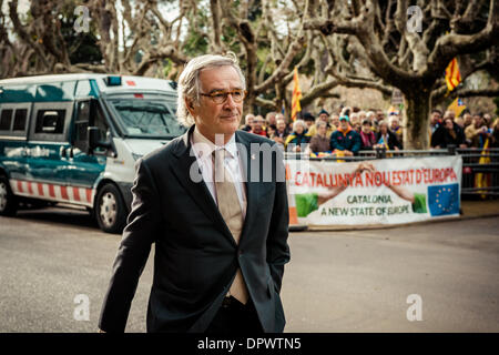 Barcelone, Espagne. 16 janvier 2014 : Le maire de Barcelone, Jordi Pujol, arrive au Parlement Catalan pour suivre un plénum extraordinaire pour amener la question sur le référendum sur l'indépendance dans le congrès espagnol : Crédit matthi/Alamy Live News Banque D'Images
