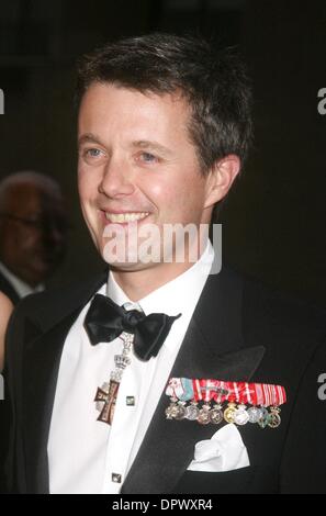 Mar 27, 2009 - New York, New York, USA - Son Altesse Royale le prince héritier Frederik de Danemark arrive à l'American-Scandinavian Foundation Gala annuel tenu à l'hôtel Pierre. (Crédit Image : Â© Nancy/Kaszerman ZUMA Press) Banque D'Images