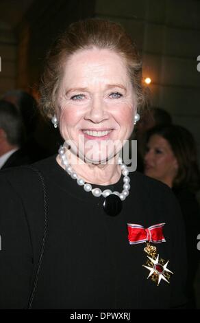 Mar 27, 2009 - New York, New York, USA - Actrice Liv Ullmann assiste à l'American-Scandinavian Foundation Gala annuel tenu à l'hôtel Pierre. (Crédit Image : Â© Nancy/Kaszerman ZUMA Press) Banque D'Images