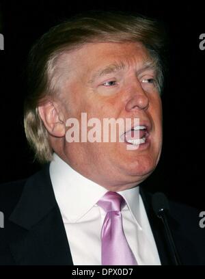 Jan 29, 2009 - New York, New York, USA - Businessman Donald Trump assiste à la conférence de presse d'introduire une nouvelle réalité MTV show 'les filles de Hedsor » au Trump Tower. (Crédit Image : Â© Nancy/Kaszerman ZUMA Press) Banque D'Images