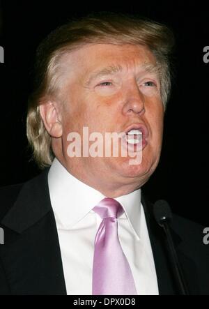 Jan 29, 2009 - New York, New York, USA - Businessman Donald Trump assiste à la conférence de presse d'introduire une nouvelle réalité MTV show 'les filles de Hedsor » au Trump Tower. (Crédit Image : Â© Nancy/Kaszerman ZUMA Press) Banque D'Images