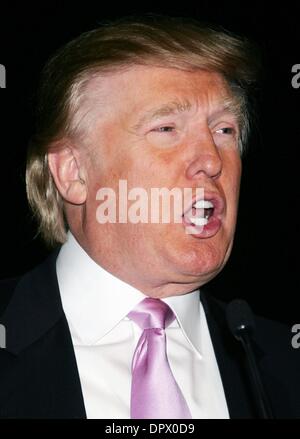 Jan 29, 2009 - New York, New York, USA - Businessman Donald Trump assiste à la conférence de presse d'introduire une nouvelle réalité MTV show 'les filles de Hedsor » au Trump Tower. (Crédit Image : Â© Nancy/Kaszerman ZUMA Press) Banque D'Images