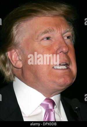 Jan 29, 2009 - New York, New York, USA - Businessman Donald Trump assiste à la conférence de presse d'introduire une nouvelle réalité MTV show 'les filles de Hedsor » au Trump Tower. (Crédit Image : Â© Nancy/Kaszerman ZUMA Press) Banque D'Images