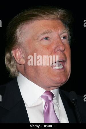 Jan 29, 2009 - New York, New York, USA - Businessman Donald Trump assiste à la conférence de presse d'introduire une nouvelle réalité MTV show 'les filles de Hedsor » au Trump Tower. (Crédit Image : Â© Nancy/Kaszerman ZUMA Press) Banque D'Images