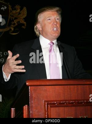 Jan 29, 2009 - New York, New York, USA - Businessman Donald Trump assiste à la conférence de presse d'introduire une nouvelle réalité MTV show 'les filles de Hedsor » au Trump Tower. (Crédit Image : Â© Nancy/Kaszerman ZUMA Press) Banque D'Images